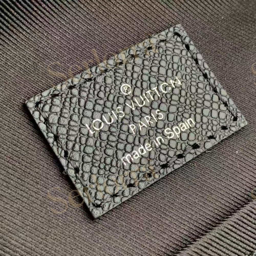 LOUIS VUITTON OUTDOOR SLINGBAG