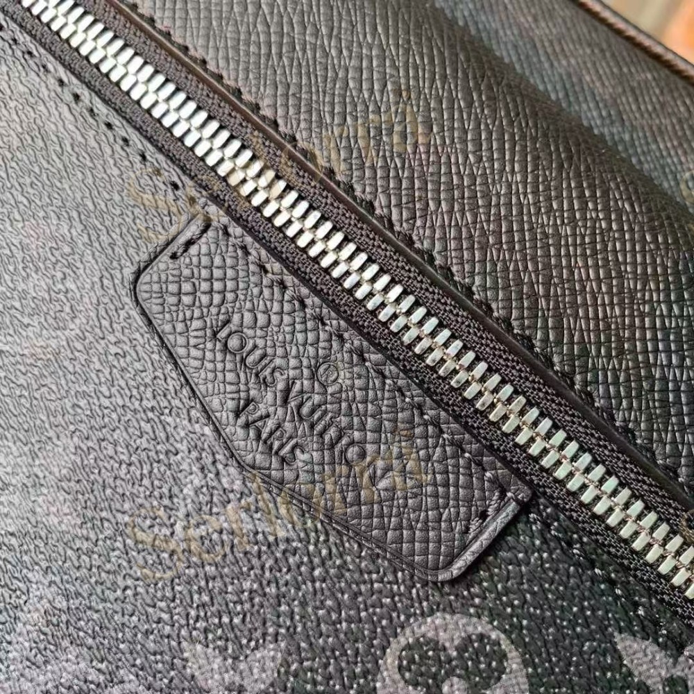 LOUIS VUITTON OUTDOOR MESSENGER