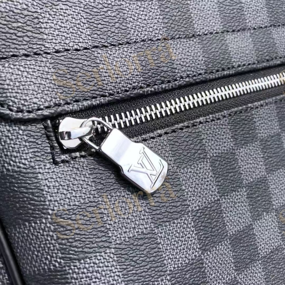 LOUIS VUITTON DISTRICT BAG