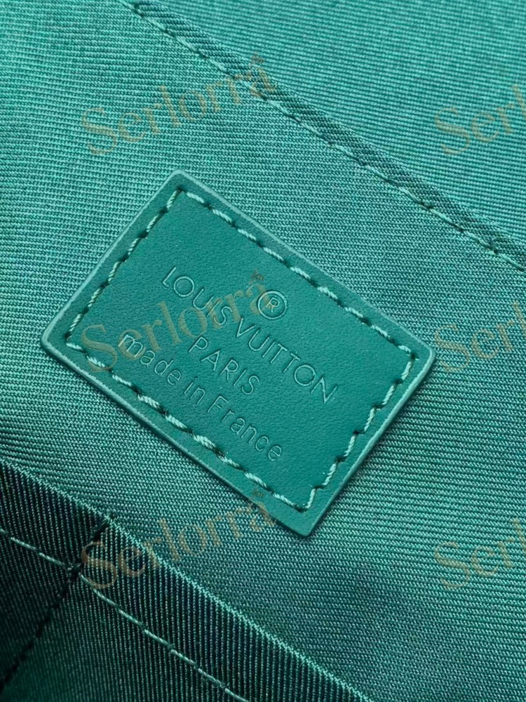 LOUIS VUITTON TAKEOFF MESSENGER
