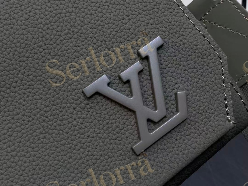 LOUIS VUITTON TAKEOFF MESSENGER PM