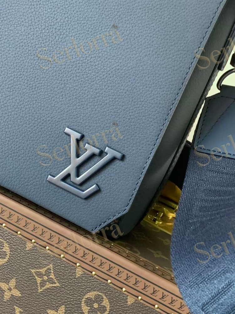 LOUIS VUITTON TAKEOFF MESSENGER