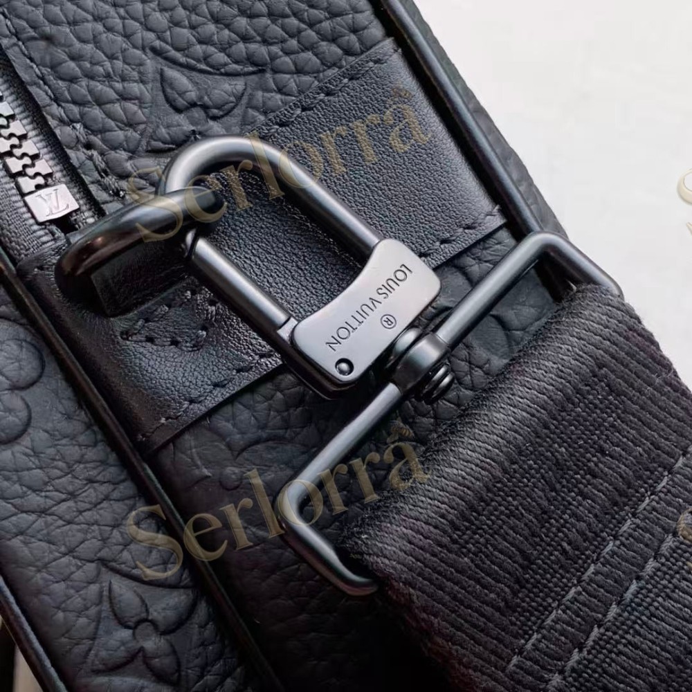 LOUIS VUITTON S LOCK MESSENGER