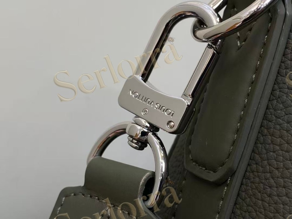 LOUIS VUITTON TAKEOFF MESSENGER PM