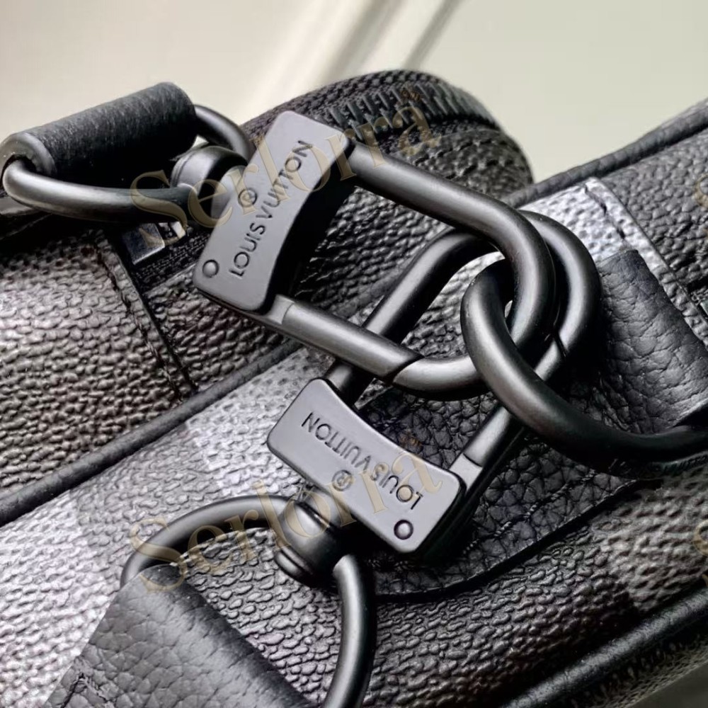 LOUIS VUITTON NIL MESSENGER