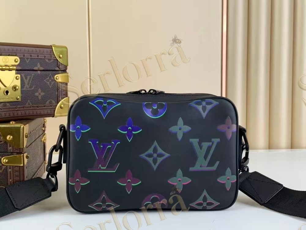 LOUIS VUITTON COMET MESSENGER PM