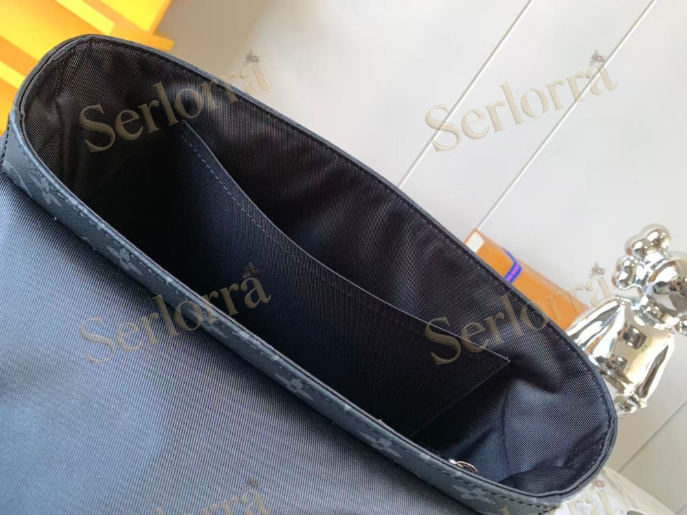 LOUIS VUITTON MESSENGER PM