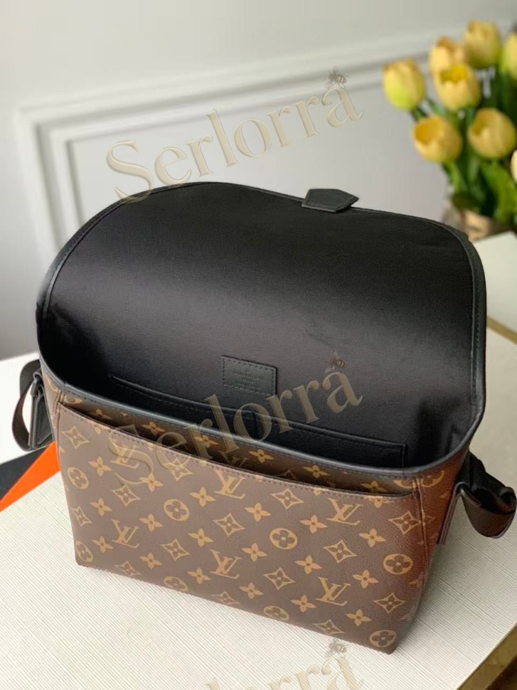 LOUIS VUITTON MAGNETIC MESSENGER