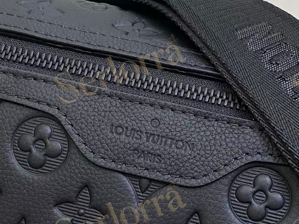 LOUIS VUITTON MESSENGER VOYAGER PM