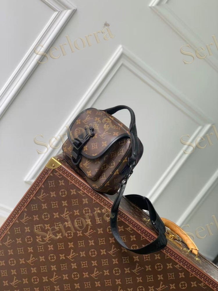 LOUIS VUITTON QUEST MESSENGER