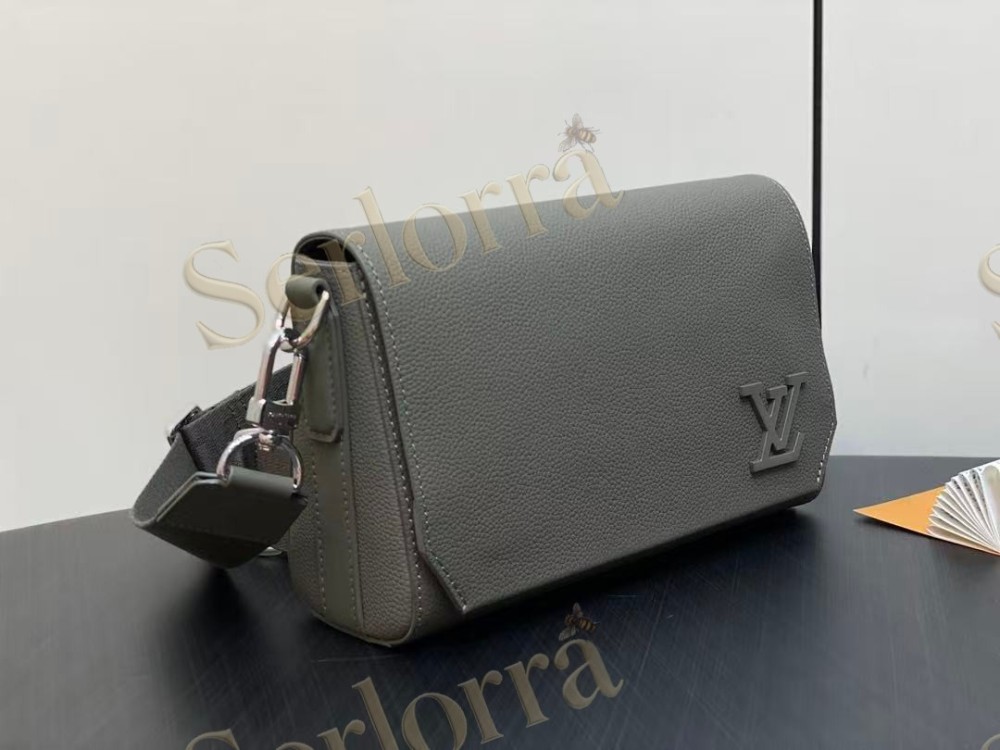 LOUIS VUITTON TAKEOFF MESSENGER PM