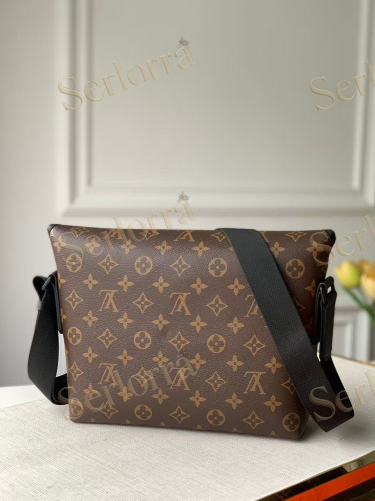 LOUIS VUITTON MAGNETIC MESSENGER