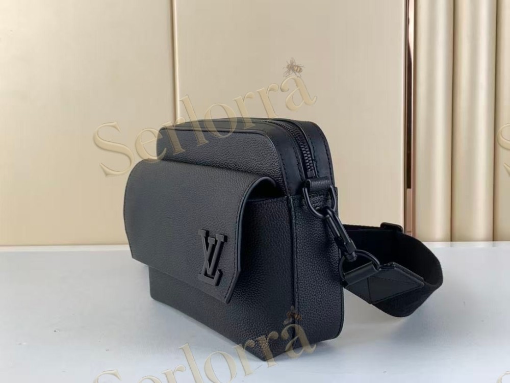 LOUIS VUITTON FASTLINE MESSENGER
