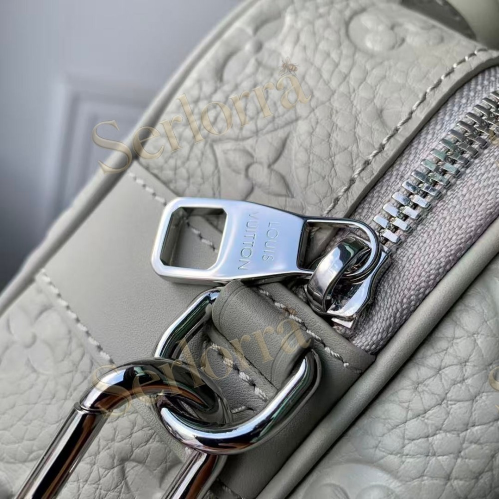 LOUIS VUITTON S LOCK MESSENGER