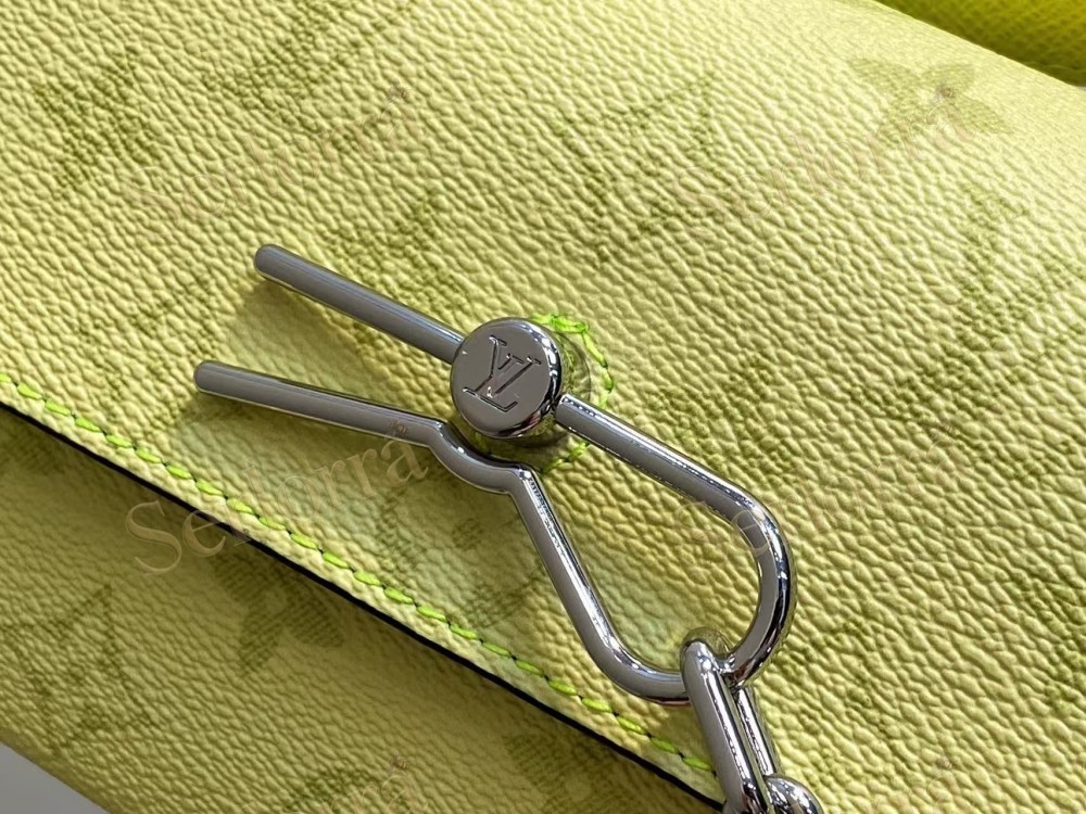 LOUIS VUITTON STEAMER WEARABLE WALLET