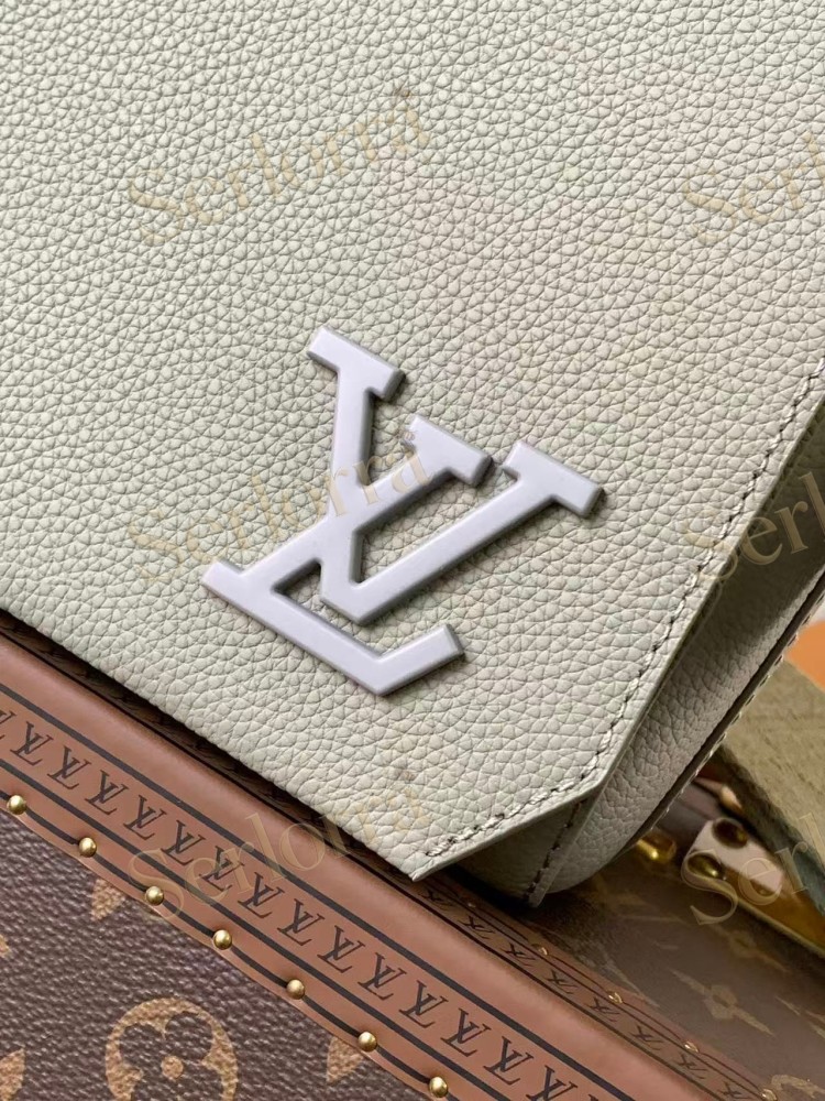 LOUIS VUITTON TAKEOFF MESSENGER