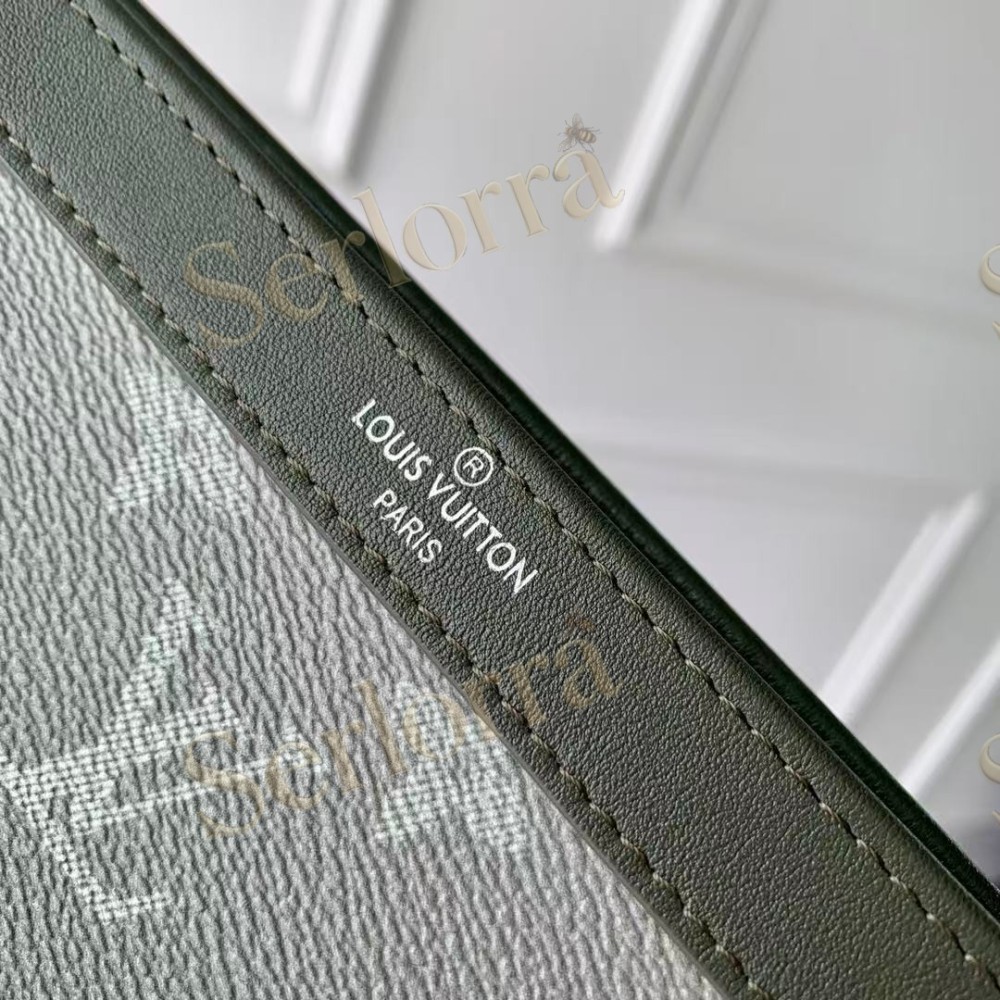LOUIS VUITTON GASTON WEARABLE WALLET