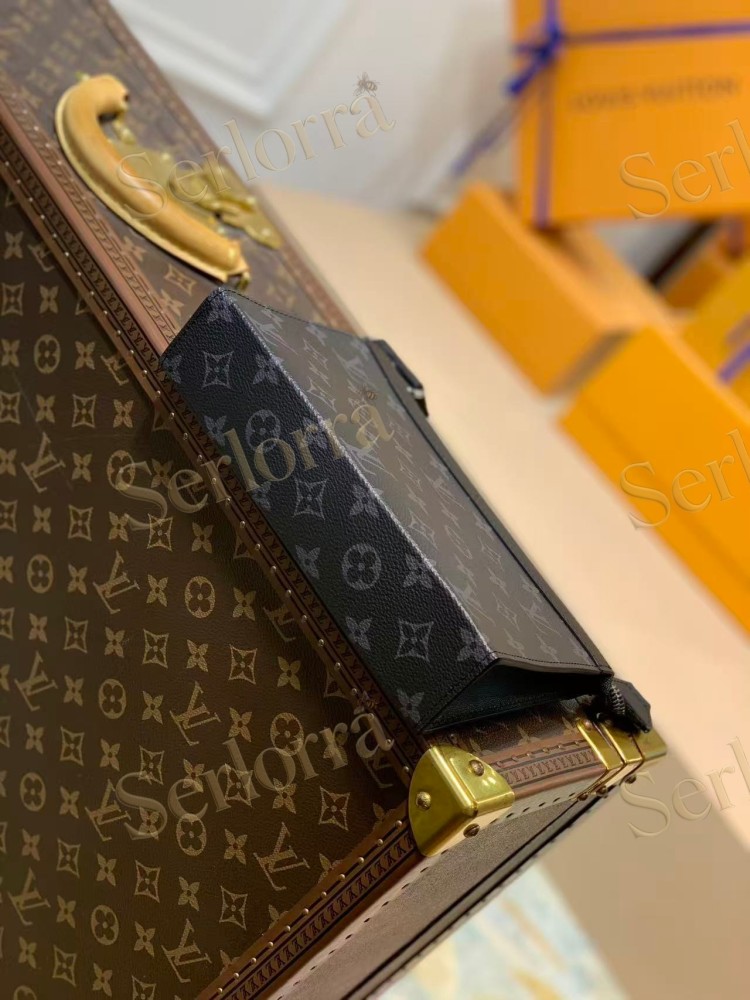 LOUIS VUITTON GASTON WEARABLE WALLET