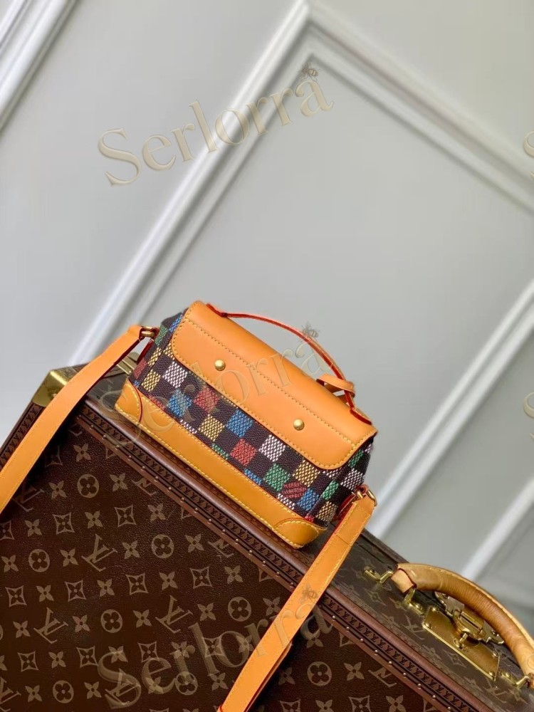 LOUIS VUITTON STEAMER EAST WEST WEARABLE WALLET