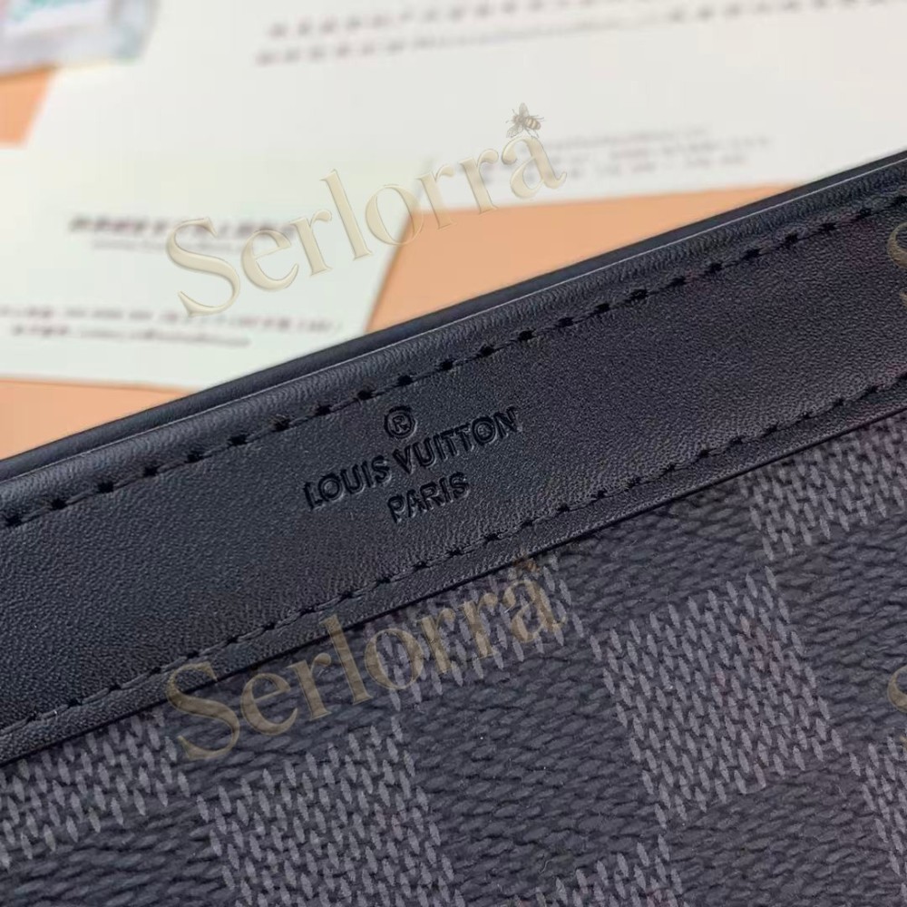 LOUIS VUITTON GASTON WEARABLE WALLET