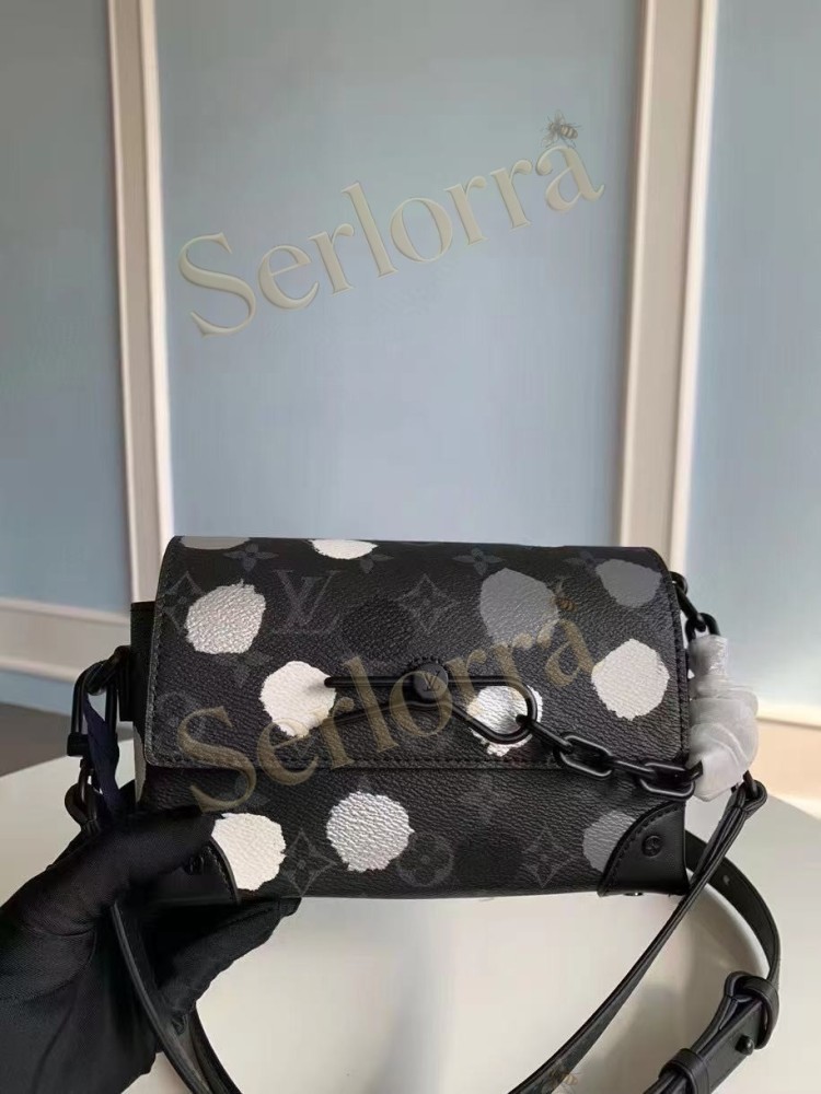 LOUIS VUITTON STEAMER WEARABLE WALLET