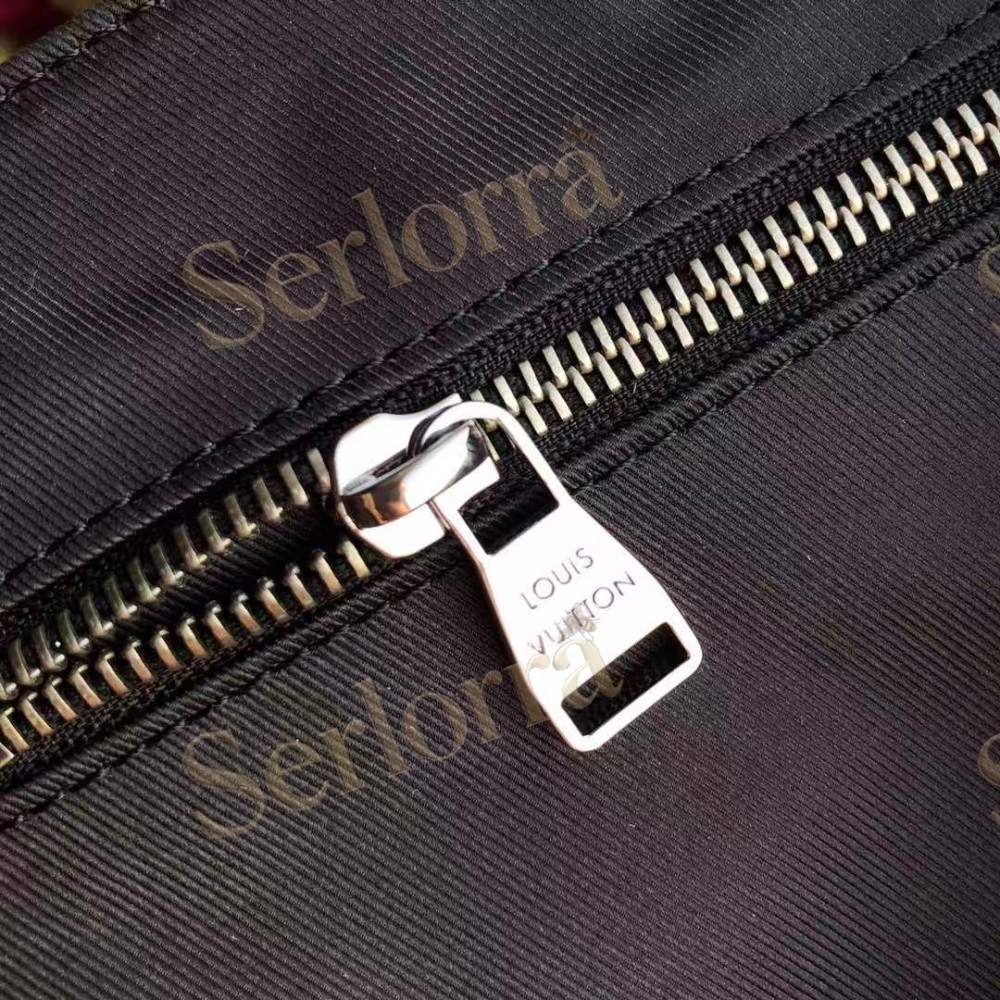 LOUIS VUITTON MESSENGER MM