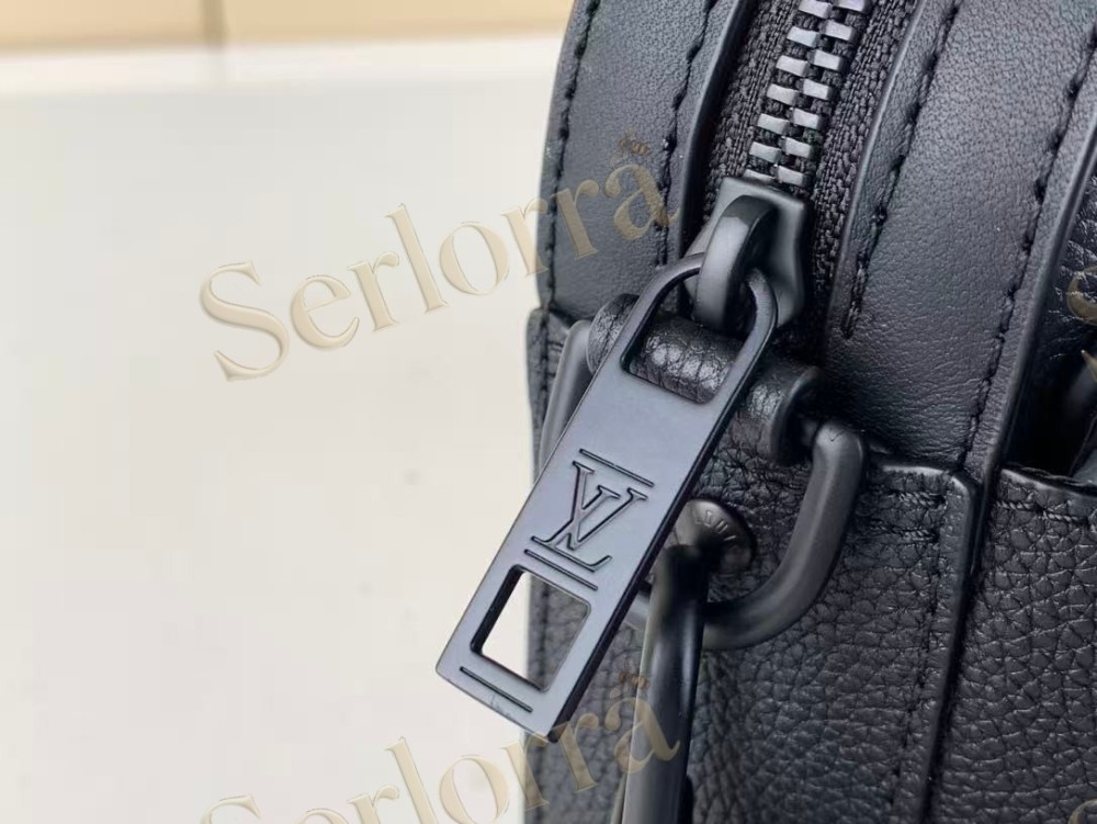 LOUIS VUITTON FASTLINE MESSENGER