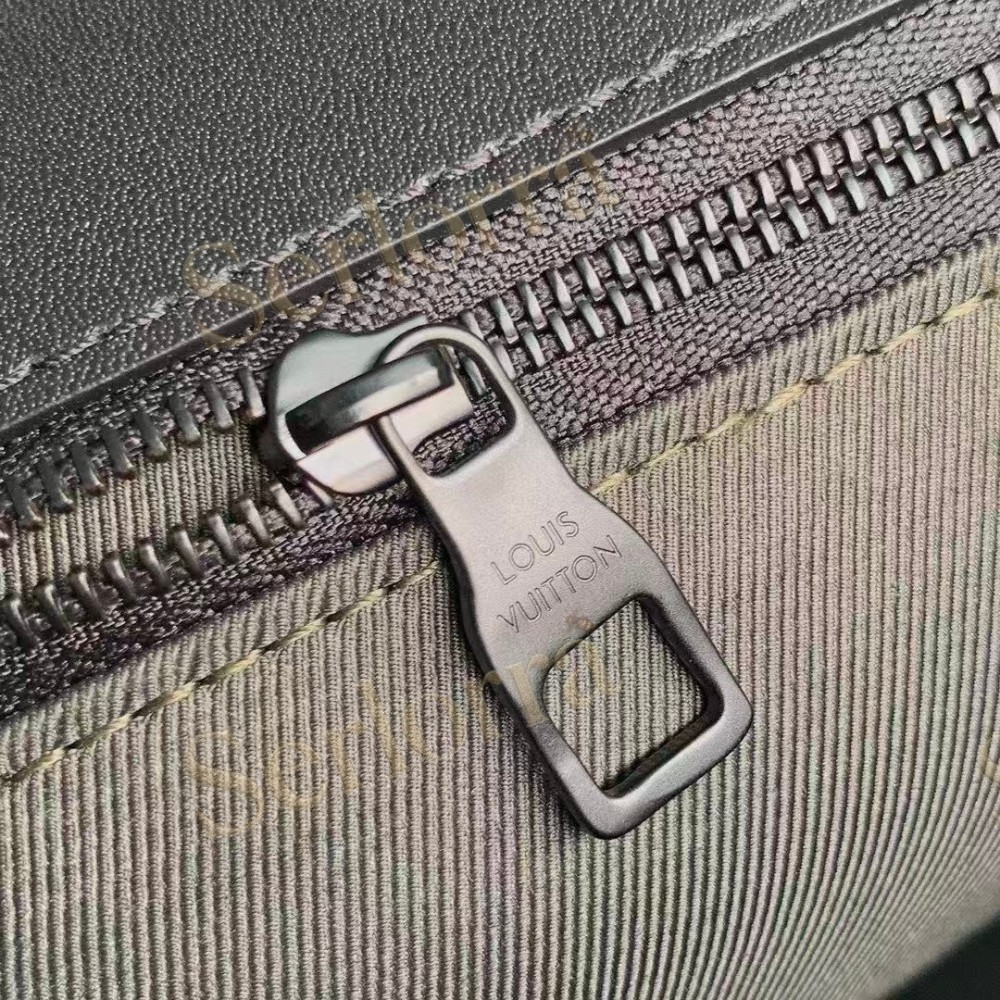 LOUIS VUITTON ROBUSTO BRIEFCASE