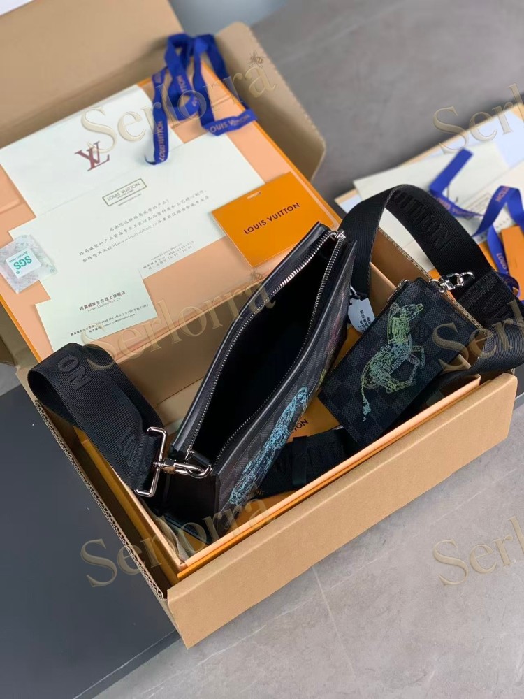 LOUIS VUITTON GASTON WEARABLE WALLET