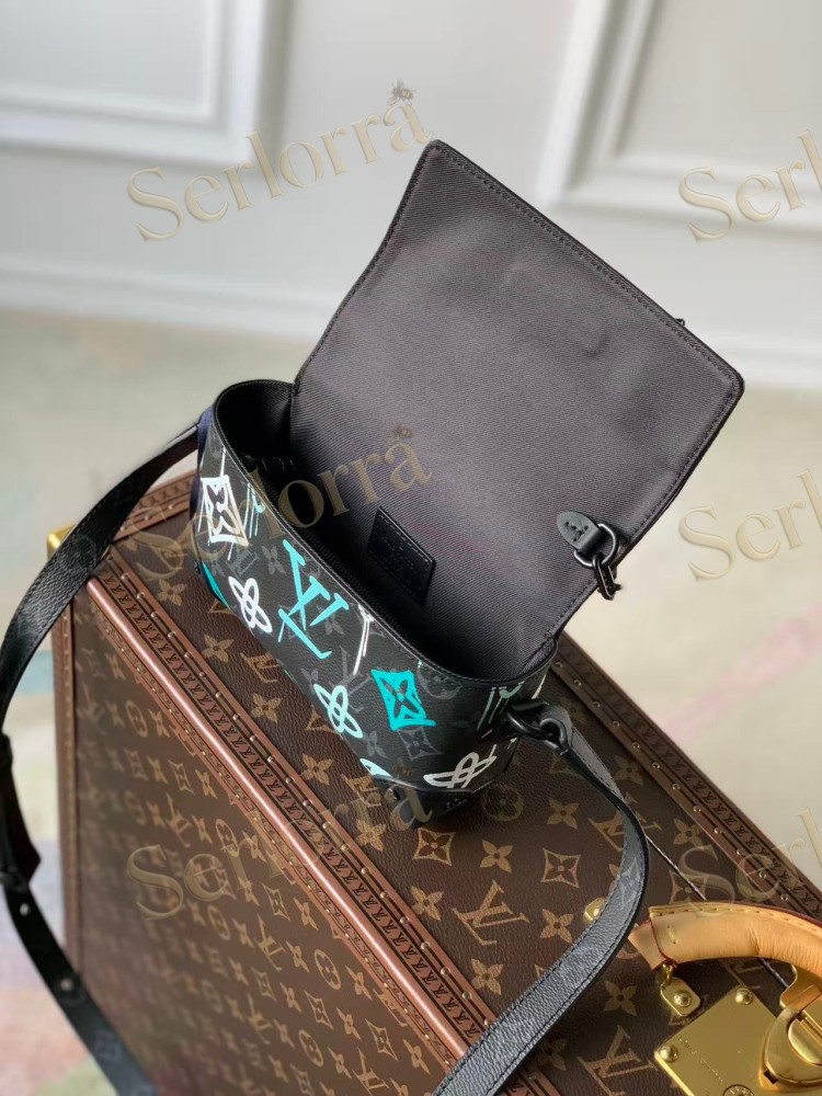 LOUIS VUITTON STEAMER WEARABLE WALLET