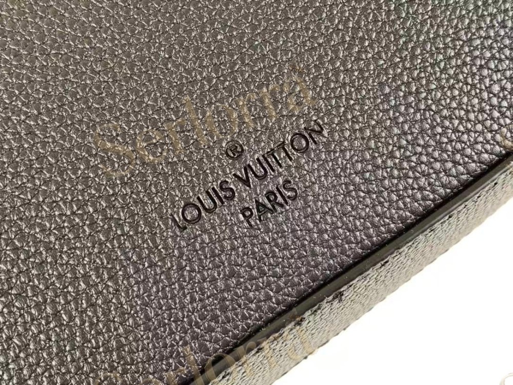 LOUIS VUITTON FASTLINE MESSENGER
