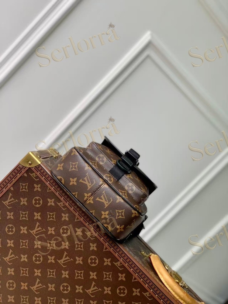 LOUIS VUITTON QUEST MESSENGER