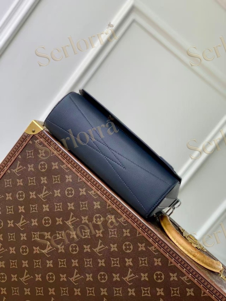 LOUIS VUITTON TAKEOFF MESSENGER MM