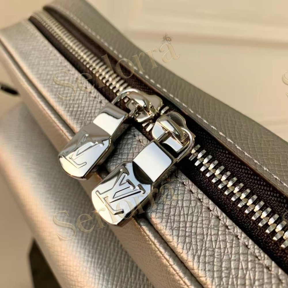 LOUIS VUITTON OUTDOOR MESSENGER