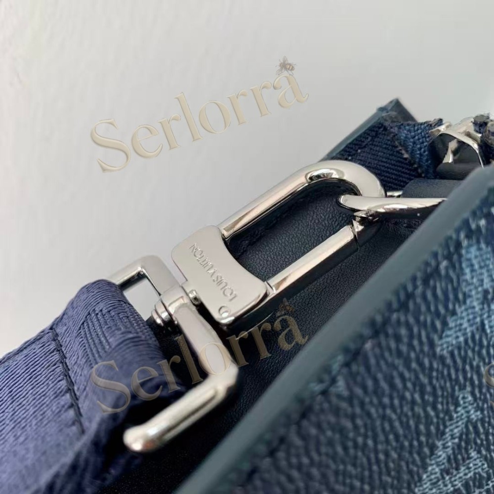 LOUIS VUITTON GASTON WEARABLE WALLET