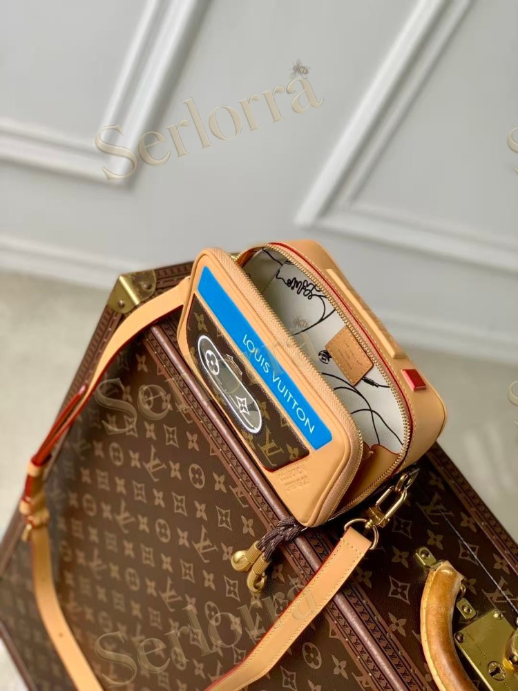 LOUIS VUITTON BALADEUR WEARABLE WALLET