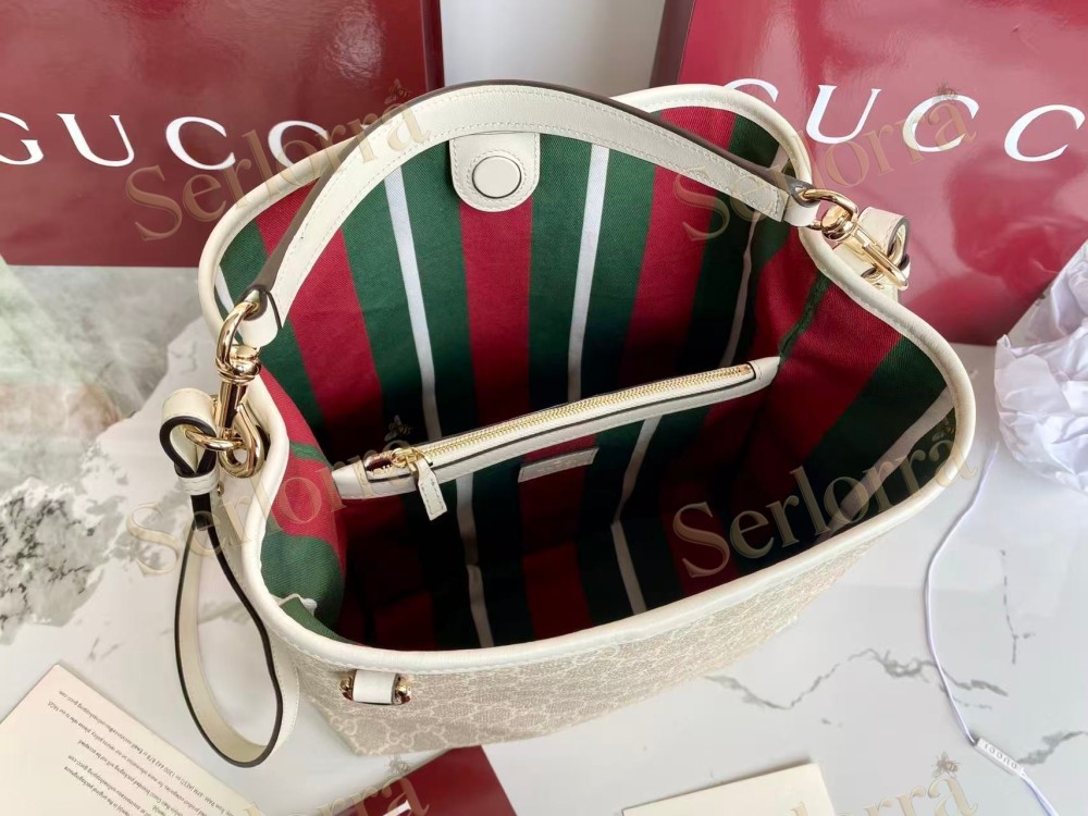 GUCCI GG EMBLEM BUCKET BAG