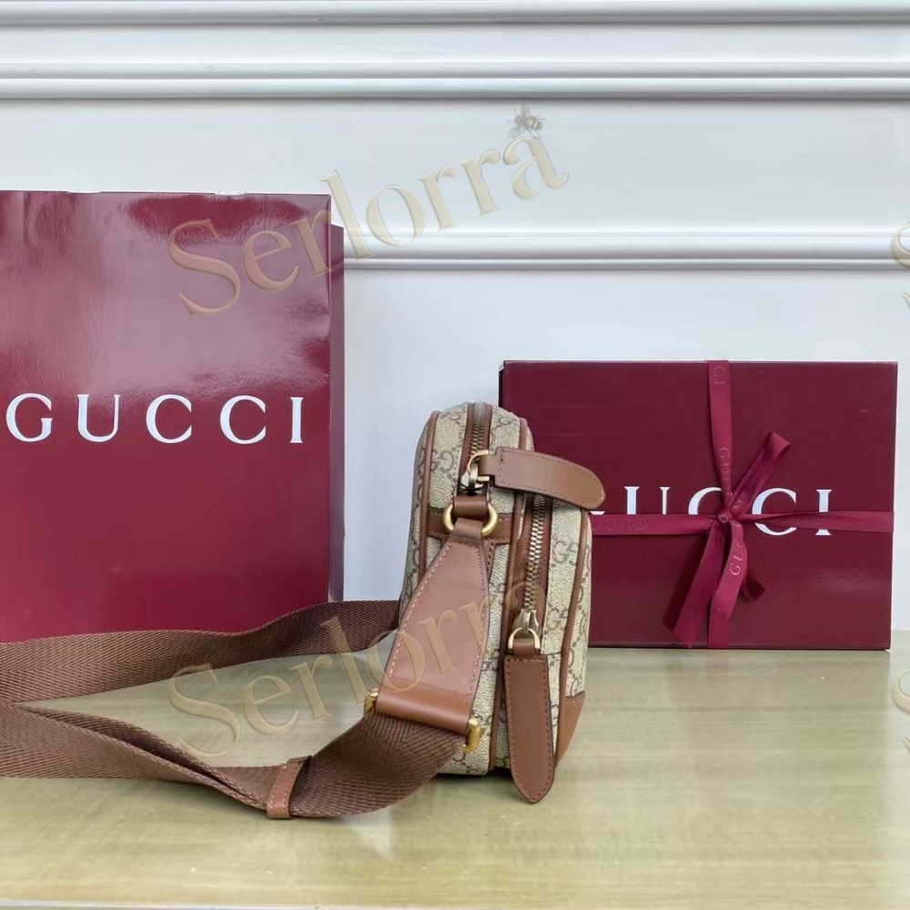 GUCCI GG EMBLEM MEDIUM BELT BAG