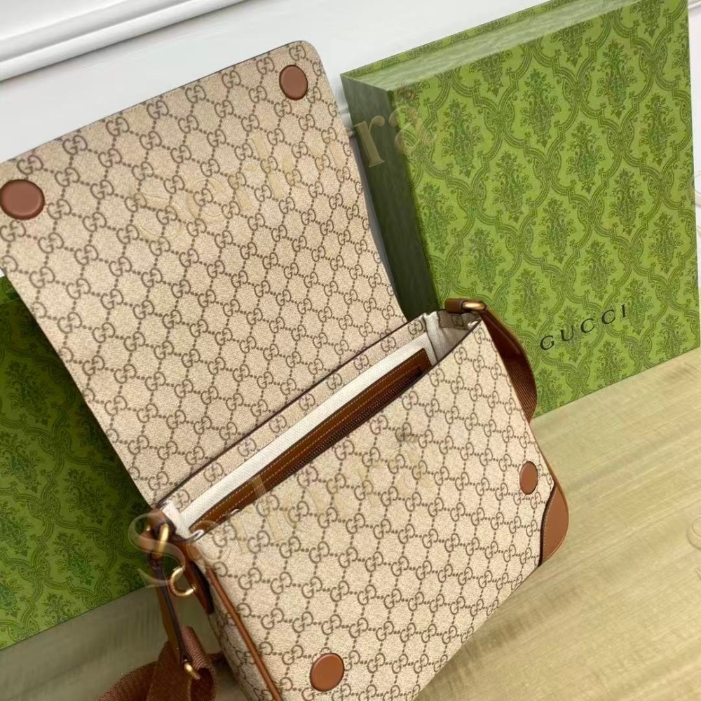 GUCCI GG EMBLEM MEDIUM CROSSBODY BAG