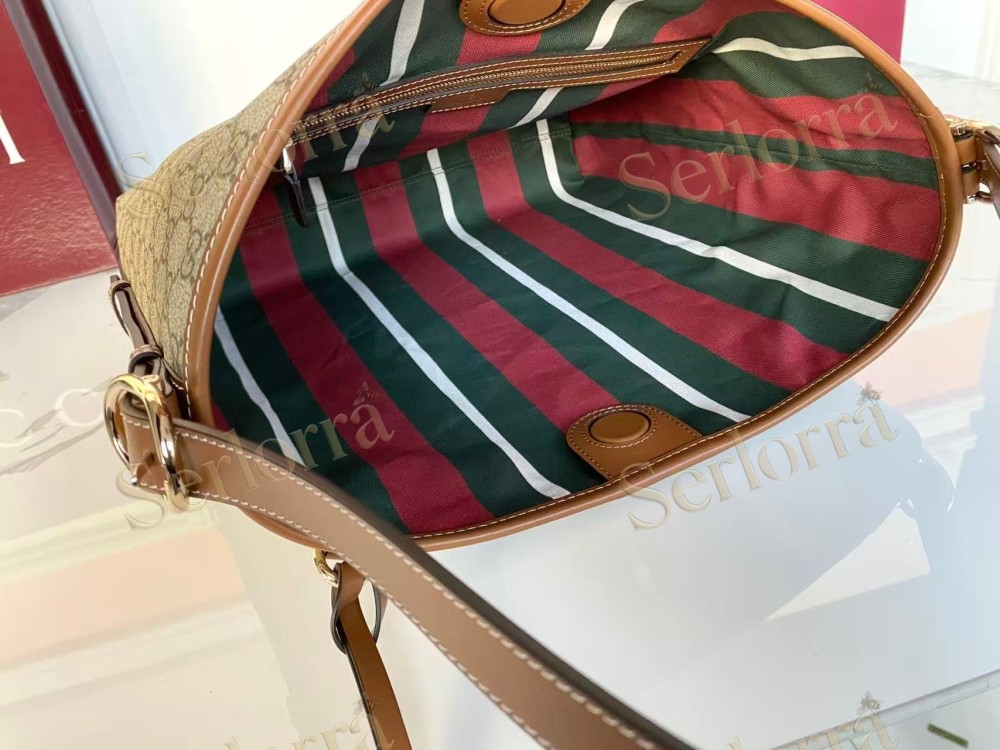 GUCCI GG EMBLEM MEDIUM SHOULDER BAG