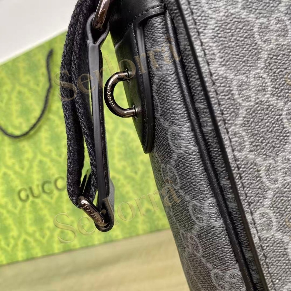 GUCCI GG EMBLEM MEDIUM CROSSBODY BAG
