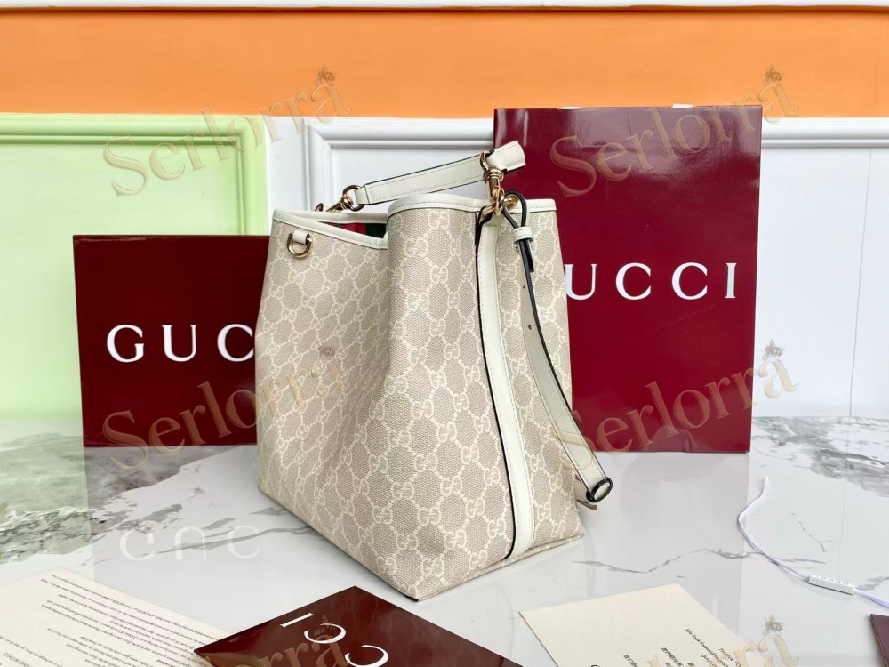 GUCCI GG EMBLEM BUCKET BAG