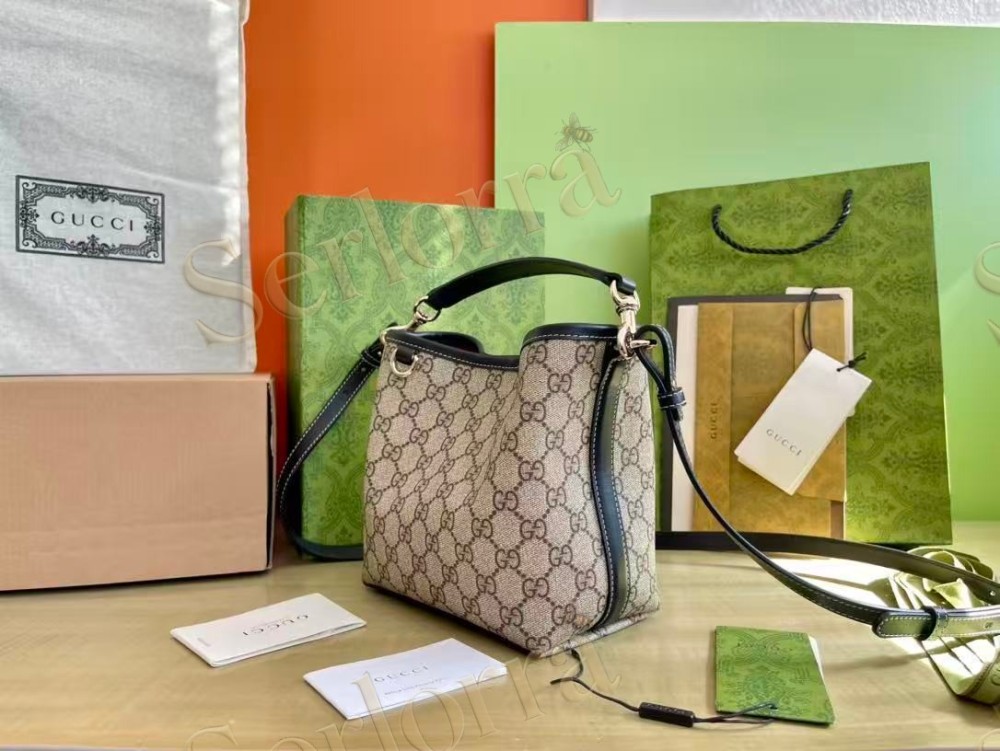 GUCCI GG EMBLEM SMALL BUCKET BAG