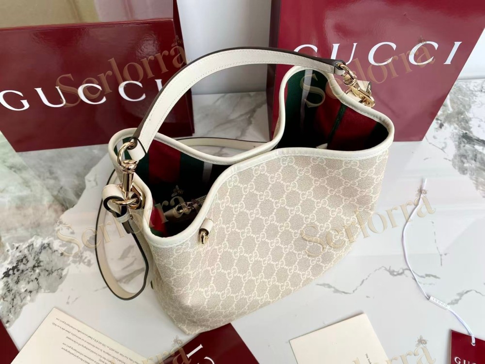 GUCCI GG EMBLEM BUCKET BAG