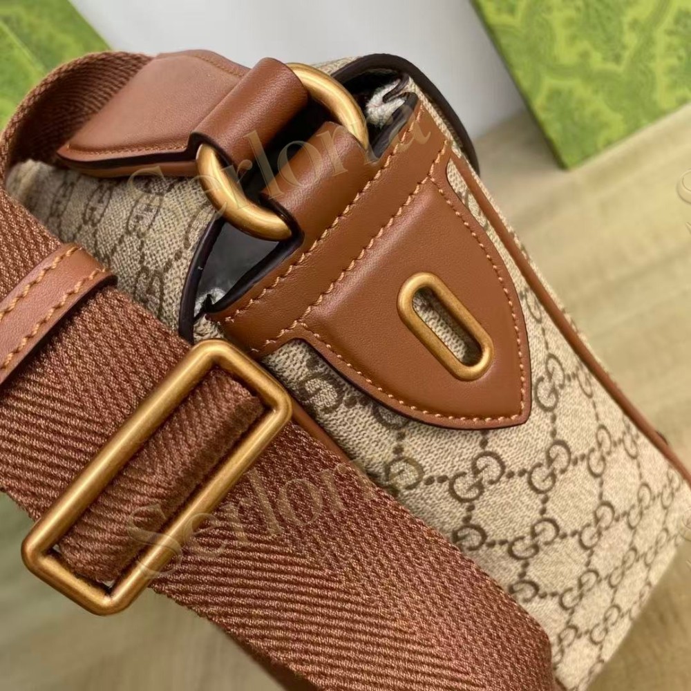 GUCCI GG EMBLEM MEDIUM CROSSBODY BAG