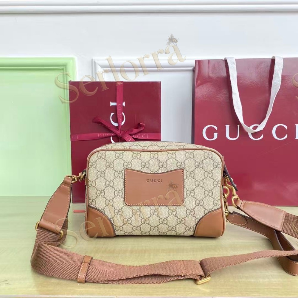 GUCCI GG EMBLEM SMALL CROSSBODY BAG