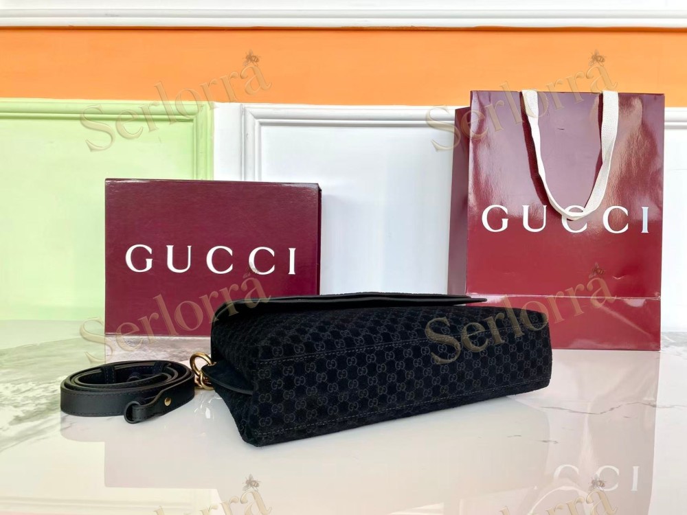 GUCCI MEDIUM SHOULDER BAG WITH CHAIN