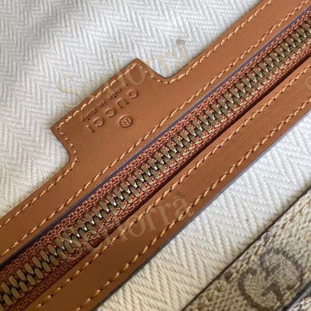GUCCI GG EMBLEM MEDIUM CROSSBODY BAG