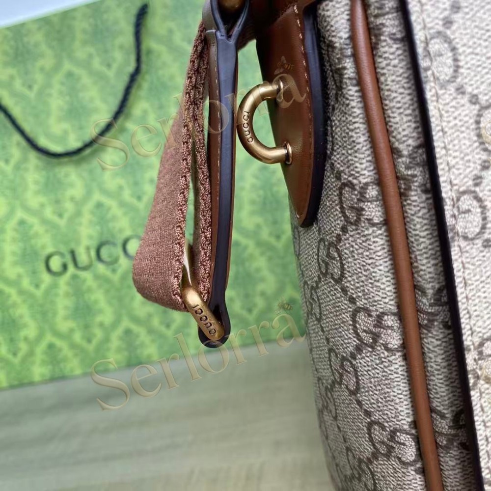 GUCCI GG EMBLEM MEDIUM CROSSBODY BAG