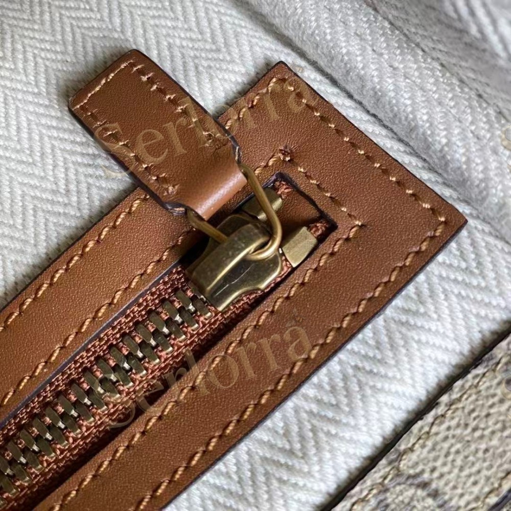 GUCCI GG EMBLEM MEDIUM CROSSBODY BAG
